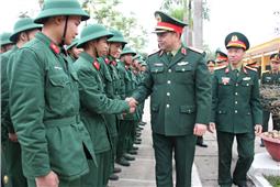 Tư lệnh Quân khu kiểm tra công tác chuẩn bị huấn luyện tại Lữ đoàn Thông tin 601